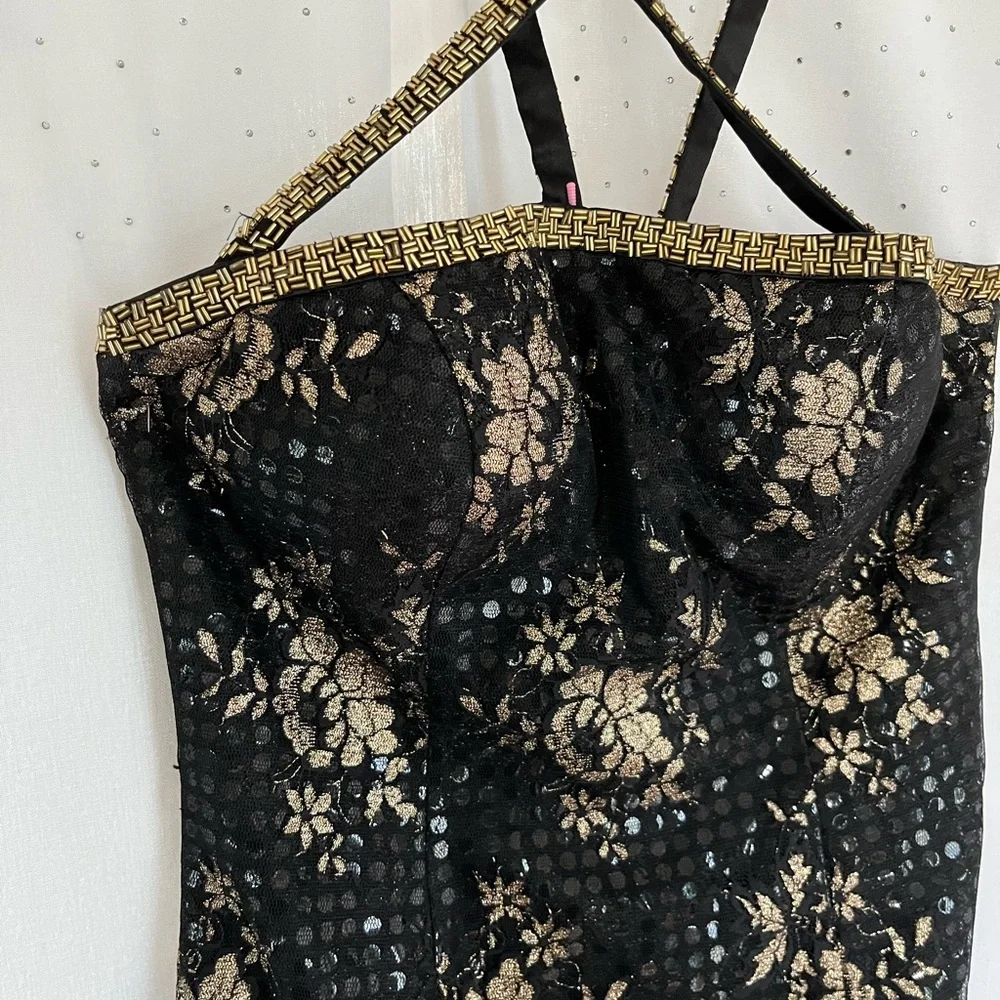 Elegant Black and Gold Floral Dress - Picture 5 of 8